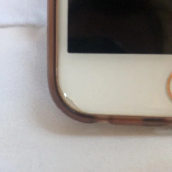 Rose Gold IPhone 7 with case. Had a slight chip on bottom.